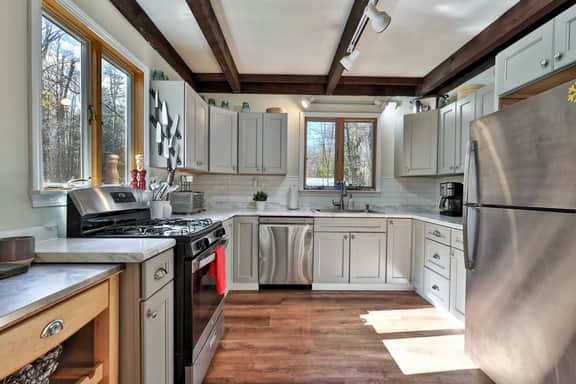 Classic Killington Ski Chalet for 8 w/ Gear Room, 2 Fireplaces, 5 Mins to Slopes - Image 4