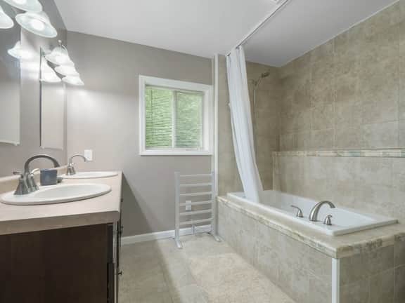 Cozy 3BR Retreat Near Killington Resort – Fireplace, Views, Pet Friendly - Image 5