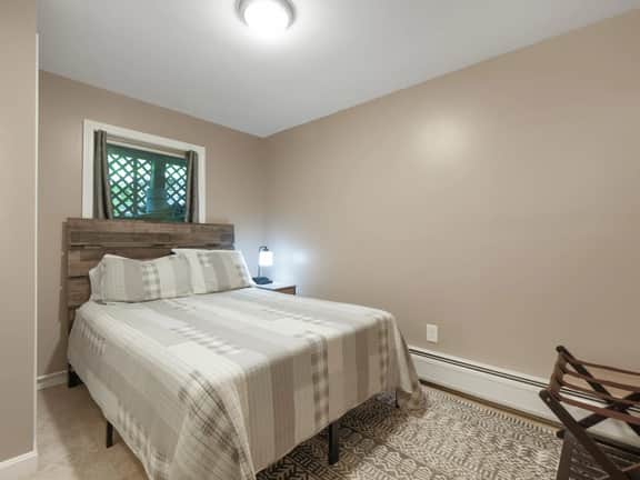 Cozy 2BR Mountain Retreat Near Killington Resort - Pet Friendly w/ Fireplace - Image 5