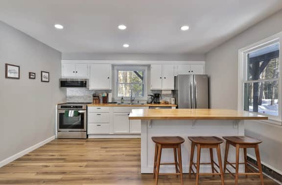 The Outpost Double | Modern 2BR Ground Level Duplex | Exclusive Ski Deals - Image 4