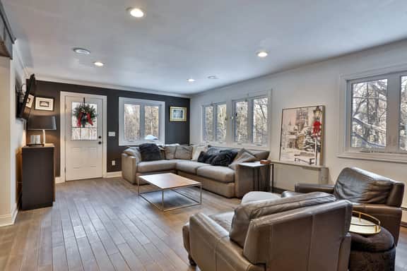 Summit House on George | Renovated | 5 Mins to K-1 | Lift & Rental Deals - Image 2