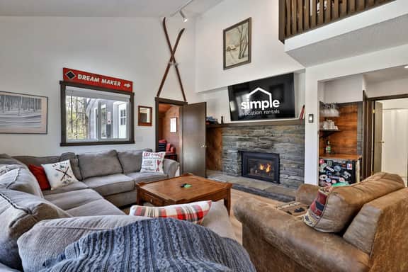 Liquid Lodge: 6BR Multi-Family Hub with 3 Living Areas, Private Hot Tub & 4pm Check Out - Image 2