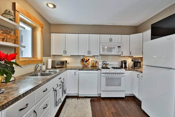 Sunrise Timberline 3BR ski in/ski out with fireplace, pool and hot tub - Image 3