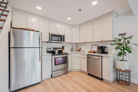 Mountain Green Condo Walk to Snowshed Lodge, Sleeps 6, Shuttle Access - Image 3