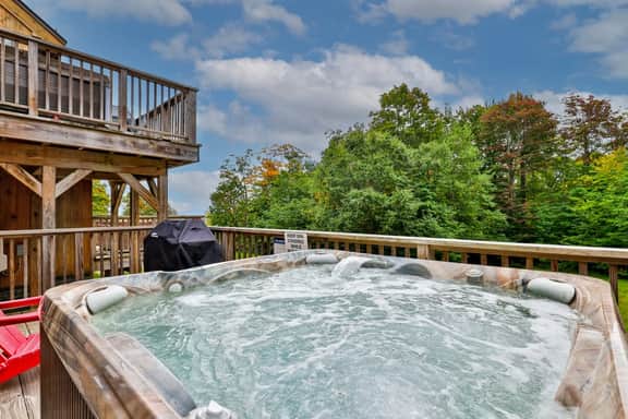 Trailside Village #1: Slopeside 1BR w/ Hot Tub and Sauna. Ski In/Out with Discounted Ski Rentals - Image 2