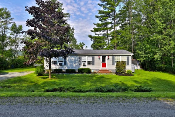 The Bomoseen Bungalow - Image 1
