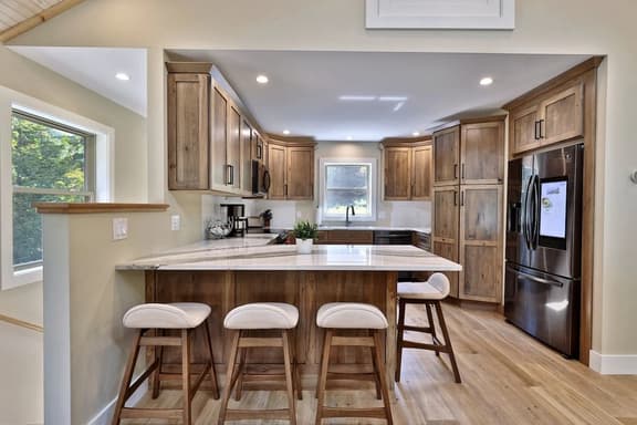 Peak Hill Home - Image 1