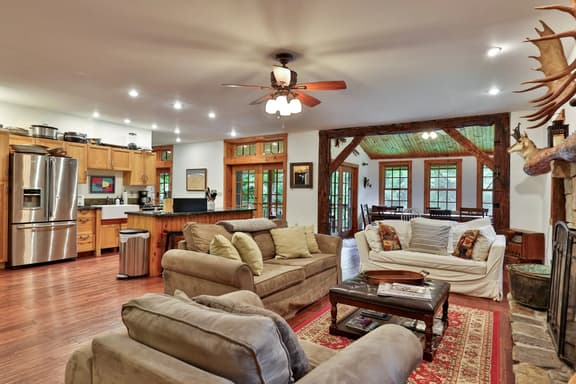 Bear Foot Lodge - Image 1